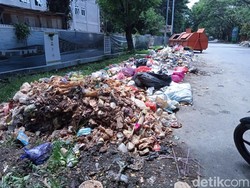 Permohonan Maaf DLH Palopo gegara Sampah Menumpuk di Pinggir Jalan
