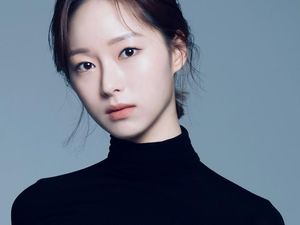 Park Bo Yeon Diisukan Pacaran dengan Rocky ASTRO