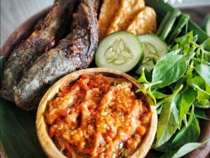 Resep Pembaca: Resep Pecel Lele Khas Lamongan yang Gurih Garing Resep Pembaca: Resep Pecel Lele Khas Lamongan yang Gurih Garing