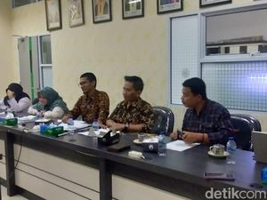 UIR Periksa Pengurus Asrama Usai Viral Mahasiswa asal Jakarta Diduga Disodomi UIR Periksa Pengurus Asrama Usai Viral Mahasiswa asal Jakarta Diduga Disodomi