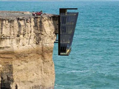 Penampakan Rumah di Tepi Jurang, Berani Tinggal?