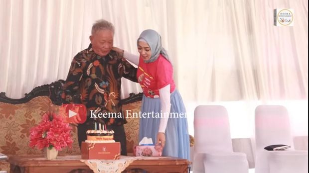Pesta Ulang Tahun Ayah Angelina Sondakh