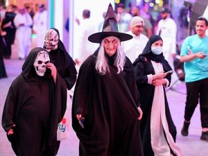 Warga Arab Saudi Ribut-ribut Soal Halal vs Haram Perayaan Halloween