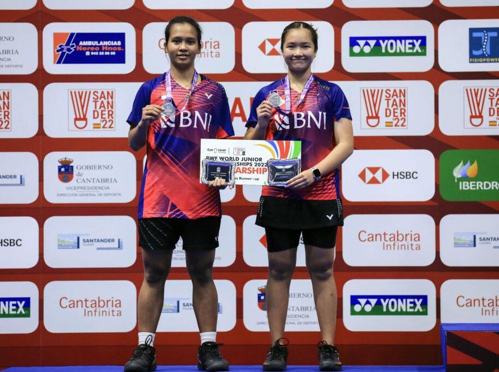 Kejuaraan Dunia Junior 2022: Ganda Putri & Ganda Putra Raih Medali Perak Kejuaraan Dunia Junior 2022: Ganda Putri & Ganda Putra Raih Medali Perak