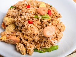 Resep Nasi Goreng Sosis Sapi yang Gurih Pedas Untuk Sarapan