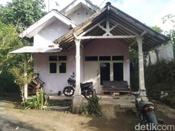 Rumah Anggota LSM di Probolinggo Diteror Bom Ikan, Kaca Pecah Berantakan