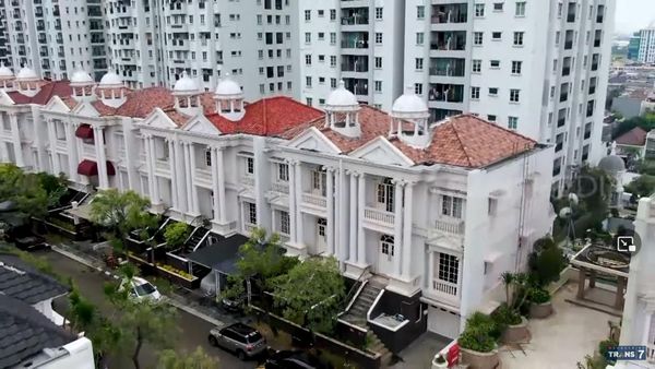 9 Foto Rumah Sosialita Indonesia di Atas Mall, Mewah Bergaya Eropa