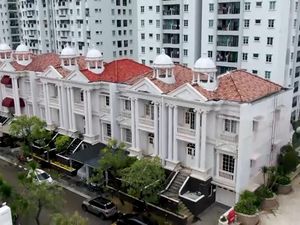 9 Foto Rumah Sosialita Indonesia di Atas Mall, Mewah Bergaya Eropa 9 Foto Rumah Sosialita Indonesia di Atas Mall, Mewah Bergaya Eropa