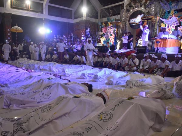 Merinding! 108 Bangkai Tergeletak Saat Pentas Calonarang di Tabanan
