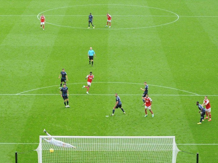 LONDON, ENGLAND - OCTOBER 30: Thomas Partey scores Arsenal's 4th goal during the Premier League match between Arsenal FC and Nottingham Forest at Emirates Stadium on October 30, 2022 in London, England. (Photo by David Price/Arsenal FC via Getty Images)