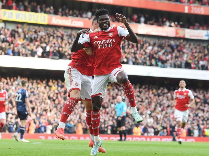 LONDON, ENGLAND - OCTOBER 30: Thomas Partey celebrates scoring the 4th Arsenal goal during the Premier League match between Arsenal FC and Nottingham Forest at Emirates Stadium on October 30, 2022 in London, England. (Photo by Stuart MacFarlane/Arsenal FC via Getty Images)