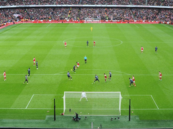 LONDON, ENGLAND - OCTOBER 30: Thomas Partey scores Arsenal's 4th goal during the Premier League match between Arsenal FC and Nottingham Forest at Emirates Stadium on October 30, 2022 in London, England. (Photo by David Price/Arsenal FC via Getty Images)