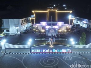 Wajah Balkot Sukabumi yang Kini Warna Warni di Malam Hari Wajah Balkot Sukabumi yang Kini Warna Warni di Malam Hari