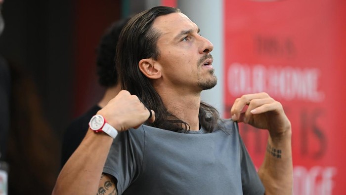 MILAN, ITALY - OCTOBER 22:  Zlatan Ibrahimovic of AC Milan attends before the Serie A match between AC Milan and AC Monza at Stadio Giuseppe Meazza on October 22, 2022 in Milan, Italy . (Photo by Claudio Villa/AC Milan via Getty Images)