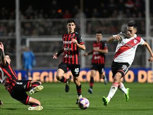 Gol Sliding Tekel Jarak Jauh Bawa Tim Ini Torehkan Sejarah!