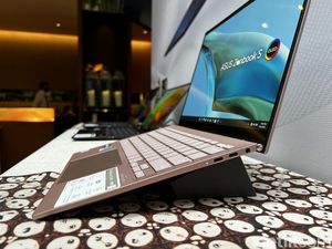 Harga dan Spesifikasi Asus Zenbook S13 OLED (UM5302)