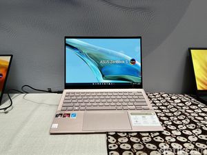 Asus Zenbook S13 OLED Tawarkan Bodi Ringan dan Prosesor Kencang