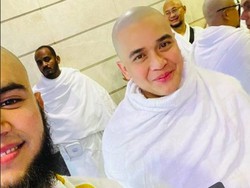 Momen Billy Syahputra Gunduli Rambut saat Umrah