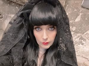 Penyanyi yang Menikah Dengan Hantu Kini Konsul Pernikahan ke Dukun Penyanyi yang Menikah Dengan Hantu Kini Konsul Pernikahan ke Dukun
