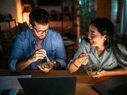 Capek Kerja? Konsumsi 5 Makanan Ini untuk Kembalikan Energi