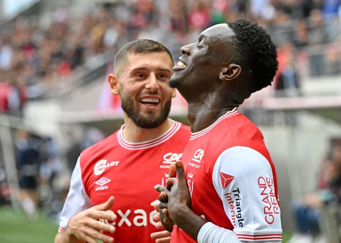 Reims English forward Folarin Balogun (R) celebrates scoring his teams first goal during the French L1 football match between Stade de Reims and AJ Auxerre at Stade Auguste-Delaune in Reims, northern France on October 23, 2022. (Photo by FRANCOIS LO PRESTI / AFP) (Photo by FRANCOIS LO PRESTI/AFP via Getty Images)
