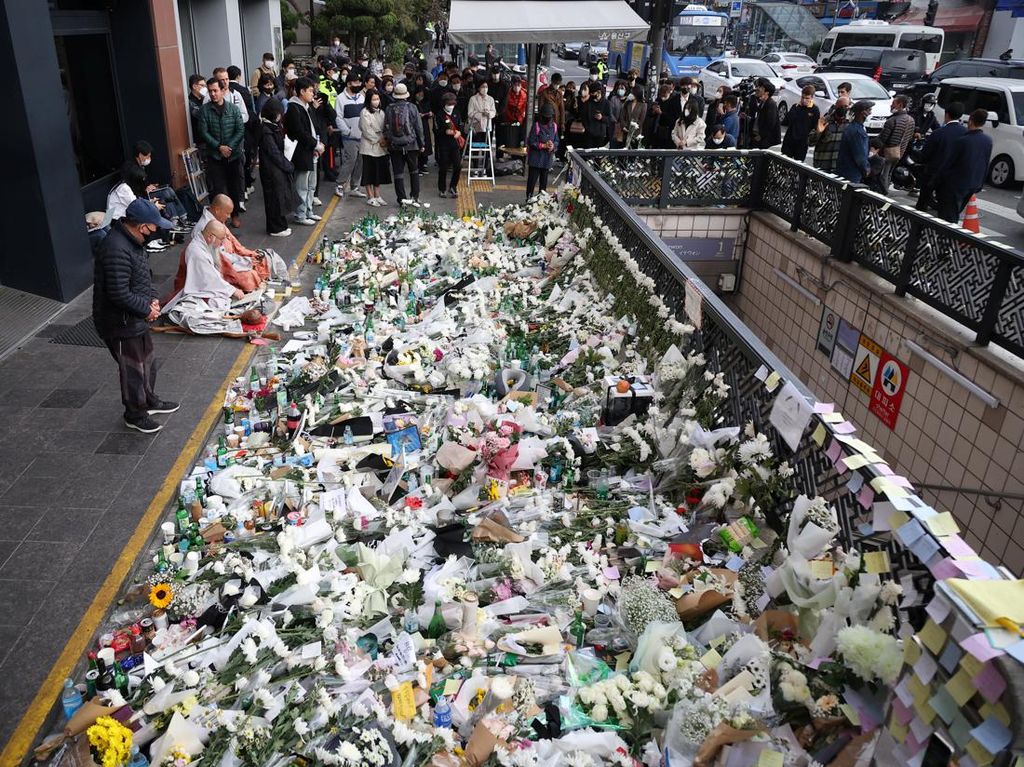 Tangis-Suara Bergetar Walkot Seoul Saat Minta Maaf Atas Tragedi Itaewon