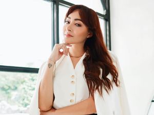 Dewi Rezer 5 Tahun Bersama, Ini yang Meyakinkannya Terima Lamaran Pacar Bule Dewi Rezer 5 Tahun Bersama, Ini yang Meyakinkannya Terima Lamaran Pacar Bule