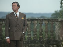 Alasan Dominic West Gabung The Crown Meski Tuai Sorotan