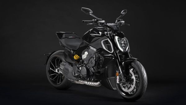 Potret Ducati Diavel V4: Tongkrongan Auto Ganteng, Bisa Parkir di Depan Mall