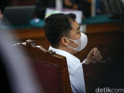 Ekspresi Arif Rachman Arifin saat Jaksa Minta Eksepsinya Ditolak