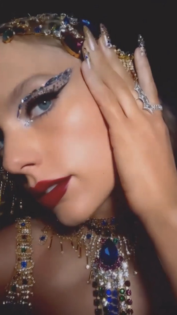 Makeup Taylor Swift di video klip Bejeweled/