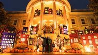 Penampakan Gedung Putih Glowing Rayakan Halloween