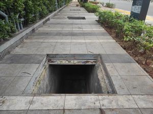 Awas! Gorong-gorong di Trotoar Trunojoyo Jaksel Belum Ditutup