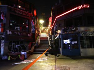 Itaewon Redup Usai Tragedi Halloween yang Tewaskan 155 Orang Itaewon Redup Usai Tragedi Halloween yang Tewaskan 155 Orang