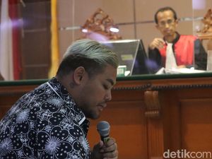 Momen Ivan Gunawan Jadi Saksi Sidang Kasus DNA Pro Momen Ivan Gunawan Jadi Saksi Sidang Kasus DNA Pro