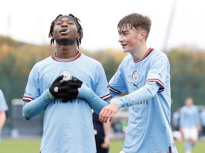 Pemain Manchester City U-18, Joel Ndala, melakukan selebrasi baru Cristiano Ronaldo.
