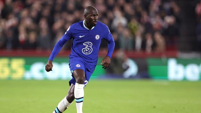 BRENTFORD, ENGLAND - OCTOBER 19: Kalidou Koulibaly of Chelsea during the Premier League match between Brentford FC and Chelsea FC at Brentford Community Stadium on October 19, 2022 in Brentford, United Kingdom. (Photo by Jacques Feeney/Offside/Offside via Getty Images)