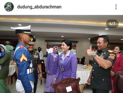 Panglima TNI Acungkan Jempol ke Putra KSAD di Wisuda Prabhatar Akmil