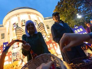 Trick-or-Treat! Joe Biden Bagi-bagi Permen di Gedung Putih
