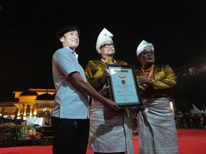 Warga 5 Negara Tarikan Zapin Pecahkan Rekor MURI di Medan Warga 5 Negara Tarikan Zapin Pecahkan Rekor MURI di Medan