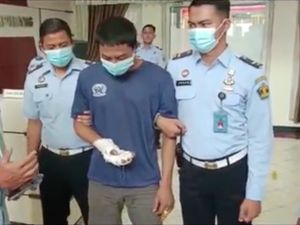 Potret Bandar Narkoba Kabur Pakai Sarung Kembali Lagi Dikurung Potret Bandar Narkoba Kabur Pakai Sarung Kembali Lagi Dikurung