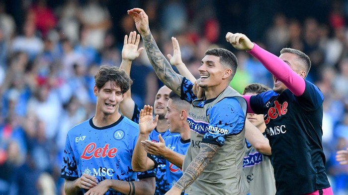 Giovanni Di Lorenzo of SSC Napoli and celebrates the victory during the Serie A match between SSC Napoli and US Sassuolo at Stadio Diego Armando Maradona, Naples, Italy on 29 October 2022.  (Photo by Giuseppe Maffia/NurPhoto via Getty Images)