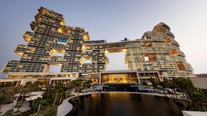 Nyentrik! Desain Hotel Ini Mirip Tumpukan Bata, Isinya Ultra Mewah