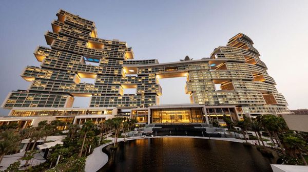 Nyentrik! Desain Hotel Ini Mirip Tumpukan Bata, Isinya Ultra Mewah