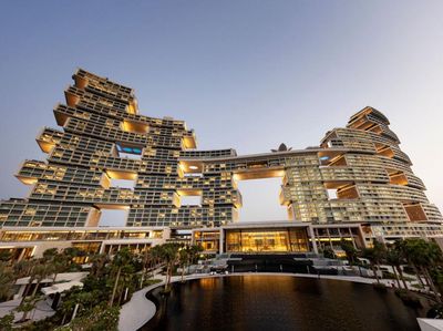 Nyentrik! Desain Hotel Ini Mirip Tumpukan Bata, Isinya Ultra Mewah
