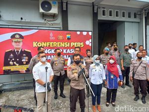 Polisi Gerebek Pabrik Uang Palsu di Sukoharjo, Sita Barbuk Rp 1,2 M Polisi Gerebek Pabrik Uang Palsu di Sukoharjo, Sita Barbuk Rp 1,2 M