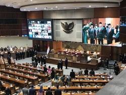 Paripurna DPR Lantik 3 Anggota DPR Pengganti Jhoni Allen-Zulhas