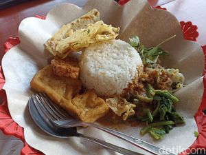 Yuk Cicipi Pecel Goceng Murah Meriah di Warung Bernuansa K-Pop Blitar Yuk Cicipi Pecel Goceng Murah Meriah di Warung Bernuansa K-Pop Blitar