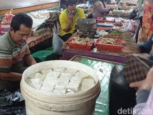 Harga Kedelai Naik, Pedagang Ciamis Perkecil Ukuran Tahu