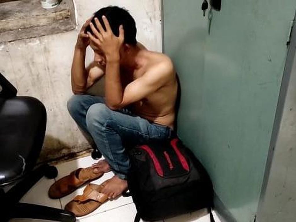 Satpol PP Tangkap Pencuri Sepatu di Masjid Balai Kota Bogor